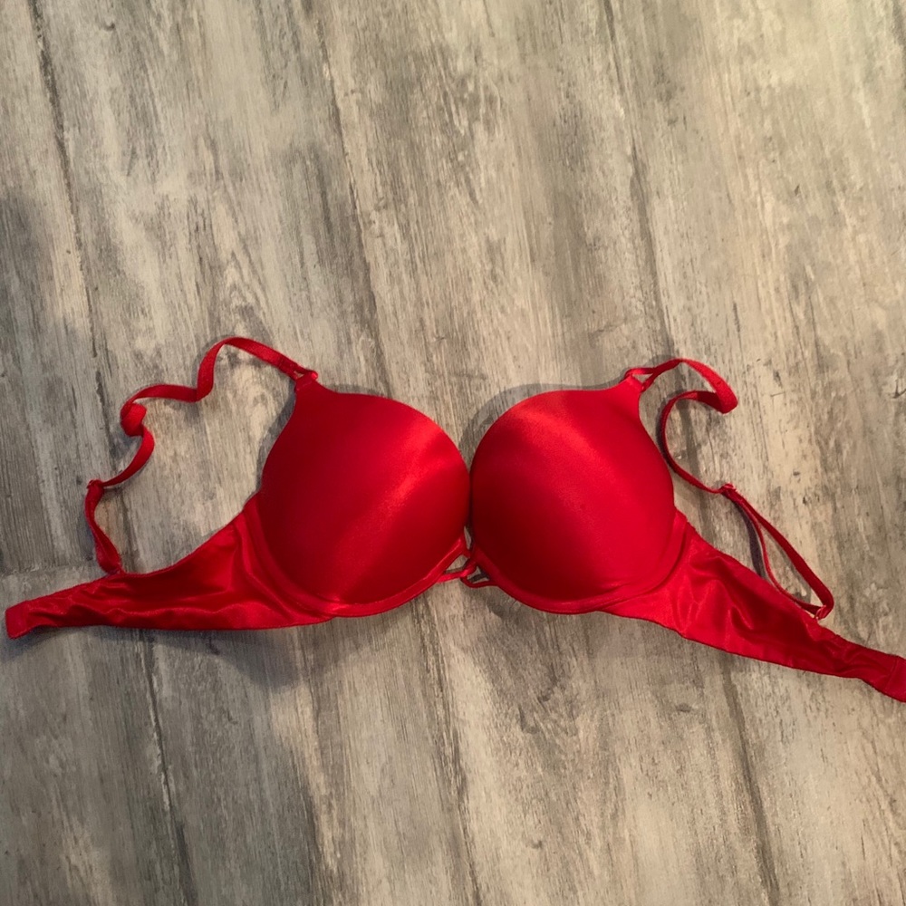 VS red push-up bra